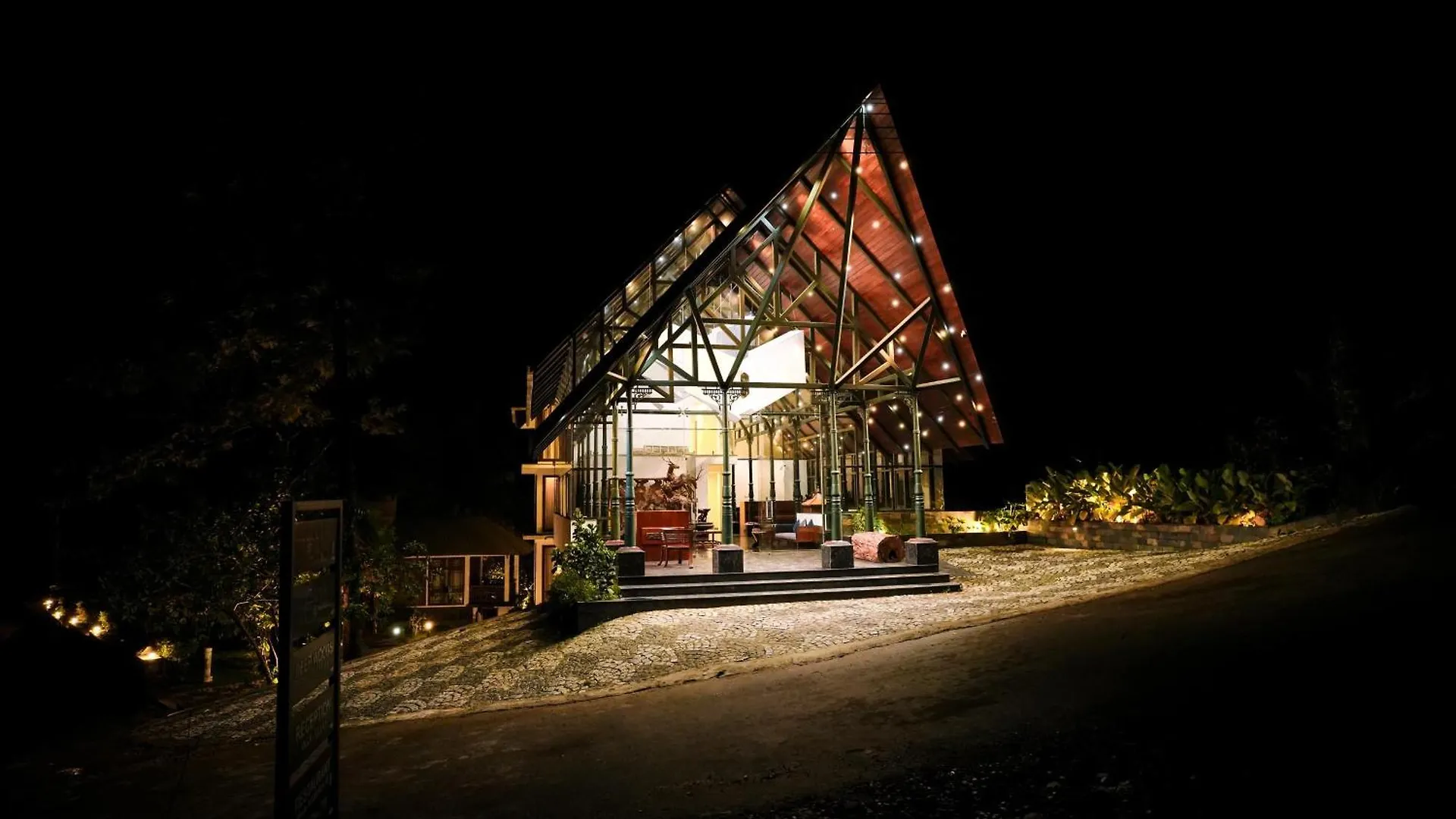 Elixir Woods Luxury Resort And Spa, Munnar 4*,  India