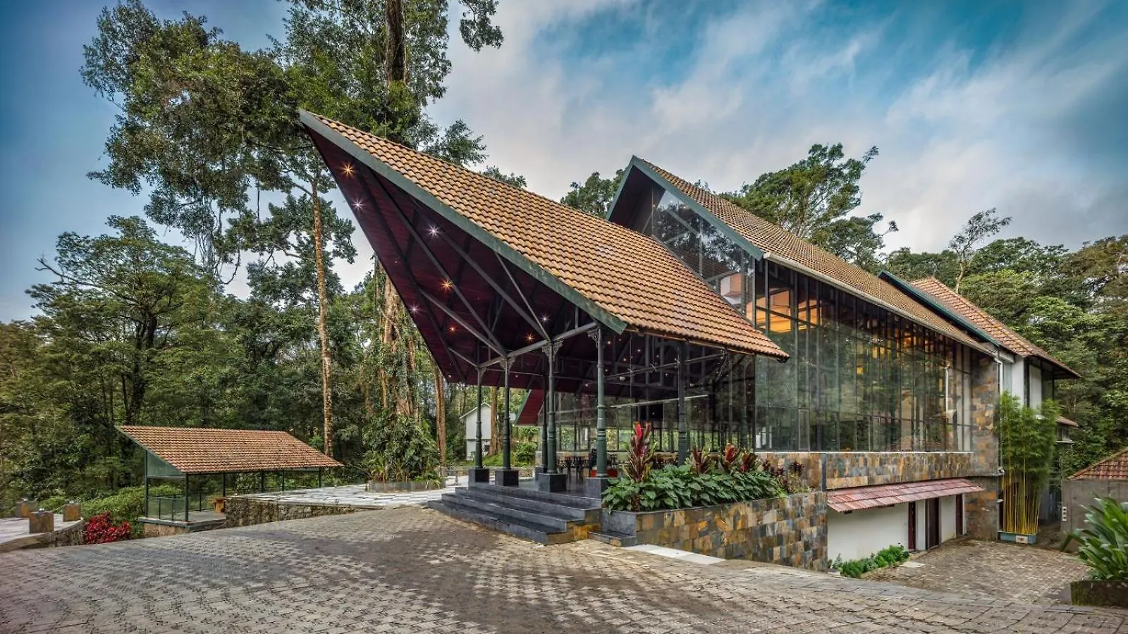 Elixir Woods Luxury Resort And Spa, Munnar